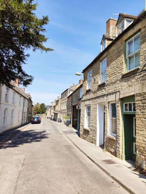 Spacious 1-Bed Apartment With Super King Or Twin In Central Charlbury, Cotswolds Exterior foto