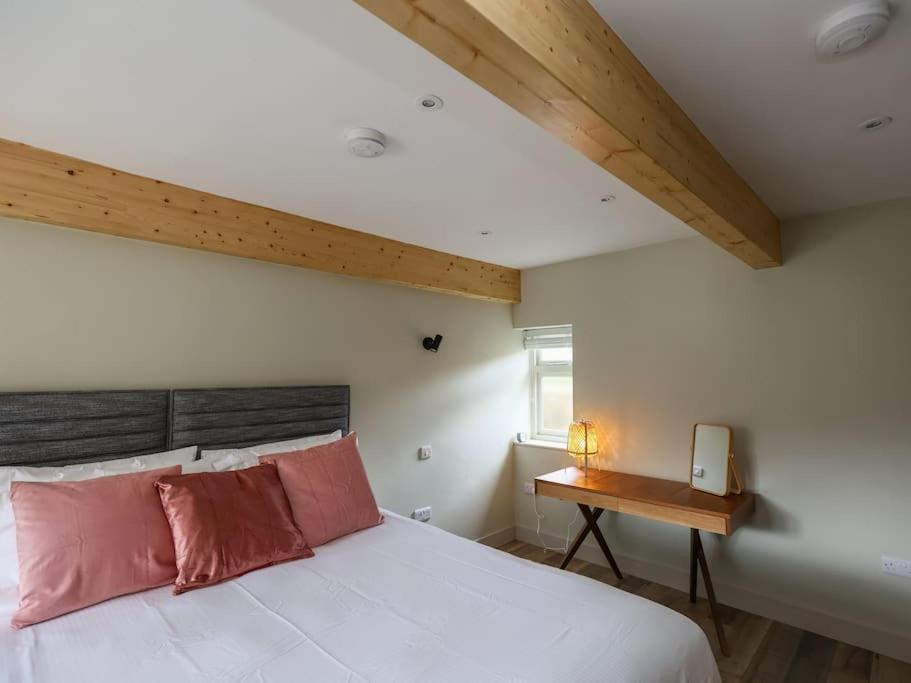 Spacious 1-Bed Apartment With Super King Or Twin In Central Charlbury, Cotswolds Exterior foto